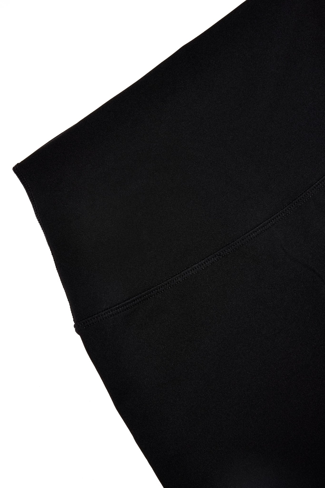 CROPPED AND SHORTS - BLACK